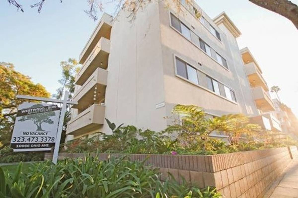 Apartment for rent at 10966 Ohio Ave, Los Angeles, CA 90024