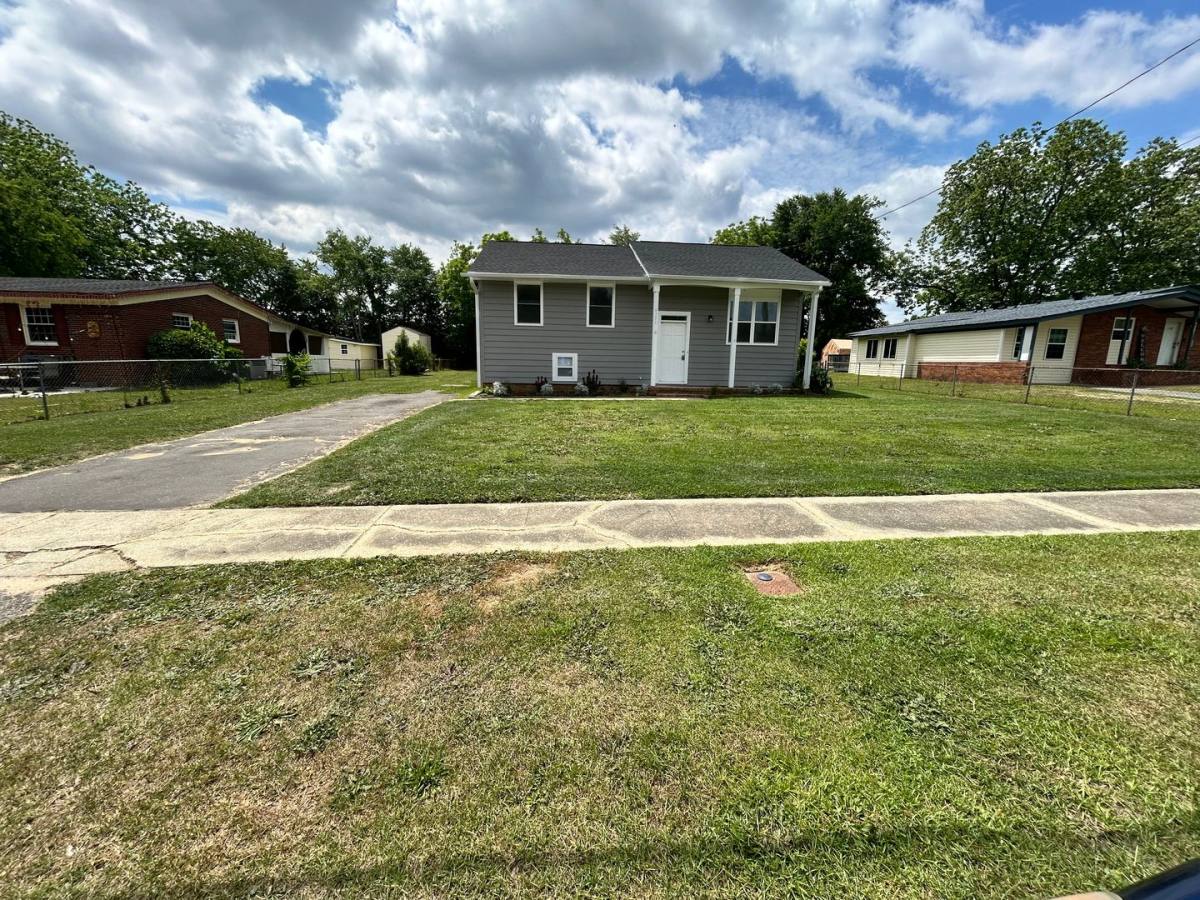 House for rent at 4333 Belford Rd, Fayetteville, NC 28314