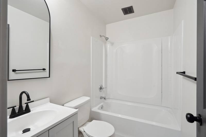 Apartment for rent at 1718 C Ave NE, Cedar Rapids, IA 52402