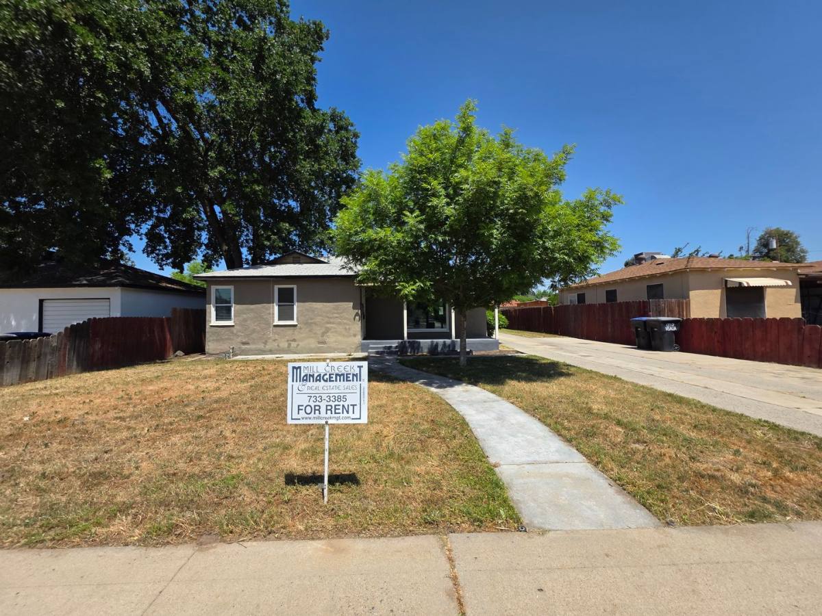 House for rent at 112 W Feemster, Visalia, CA 93277