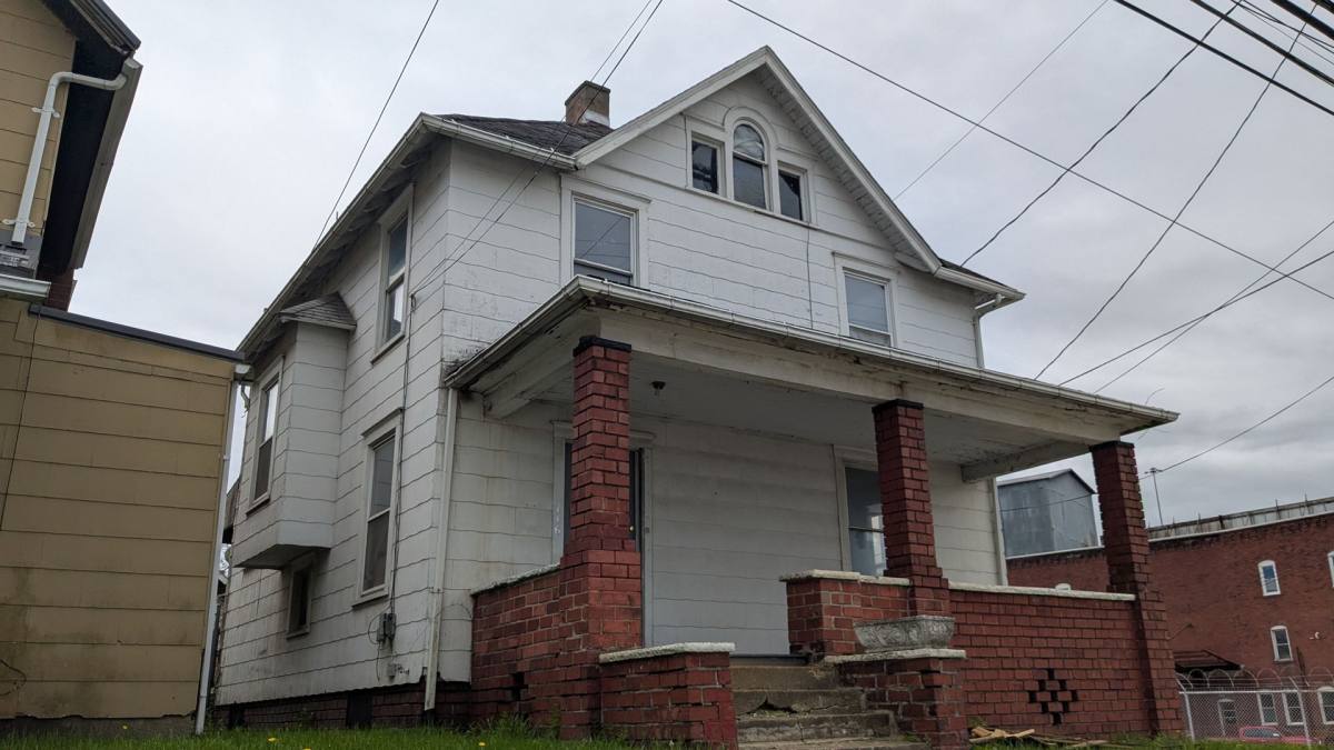 House for rent at 716 Navarre Rd SW, Canton, OH 44707