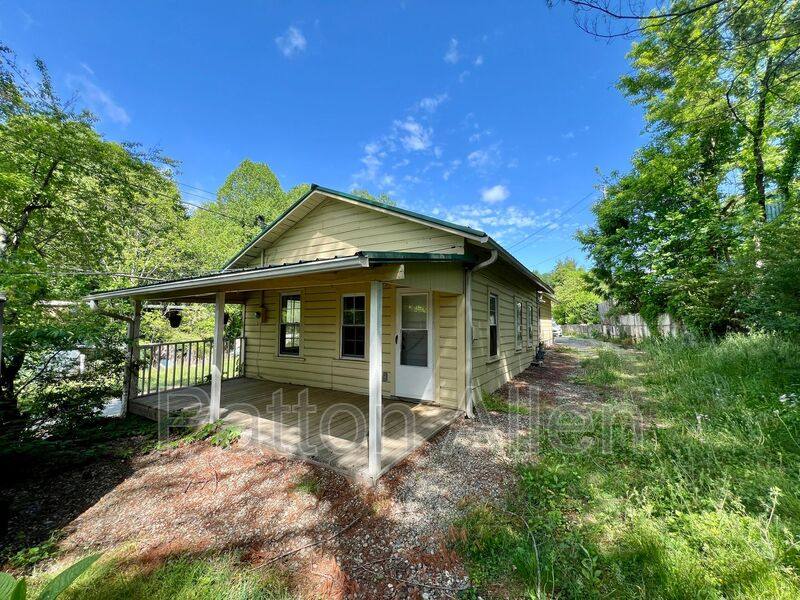 House for rent at 310 Old County Home Rd, Asheville, NC 28806
