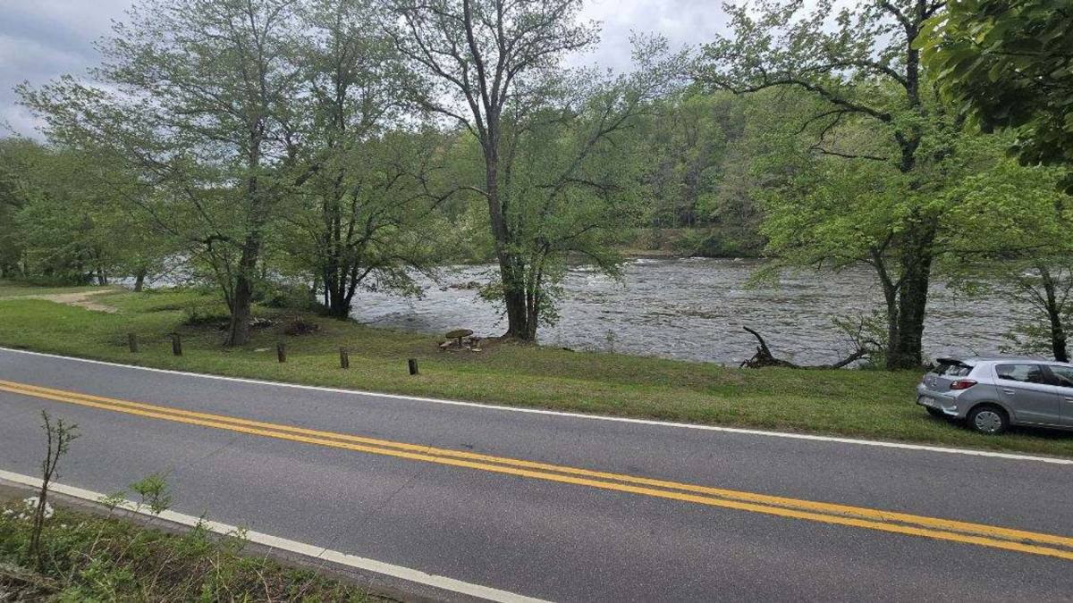 House for rent at 579 N River Rd, Sylva, NC 28779