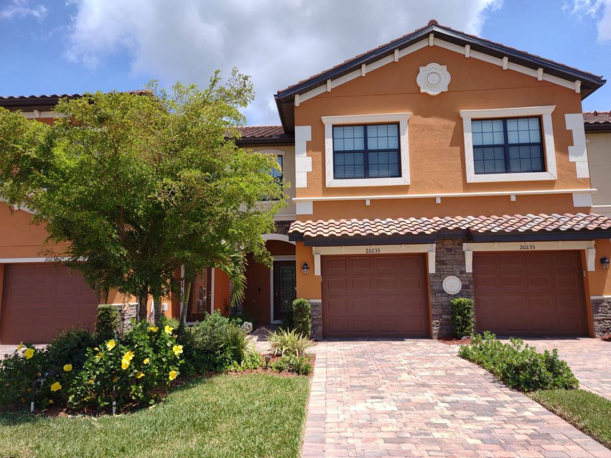 Townhouse for rent at 20233 Lagente Circle, Venice, FL 34293