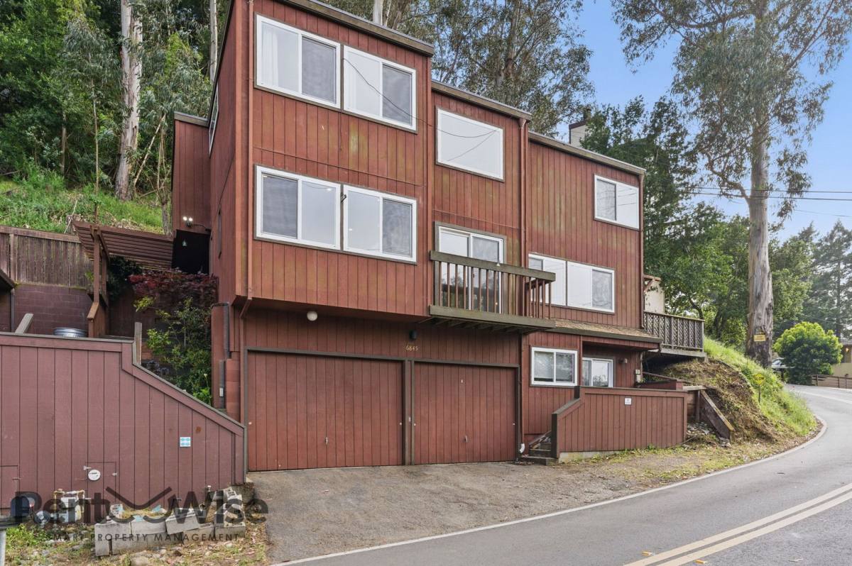 House for rent at 6845 Thornhill Dr, Oakland, CA 94611