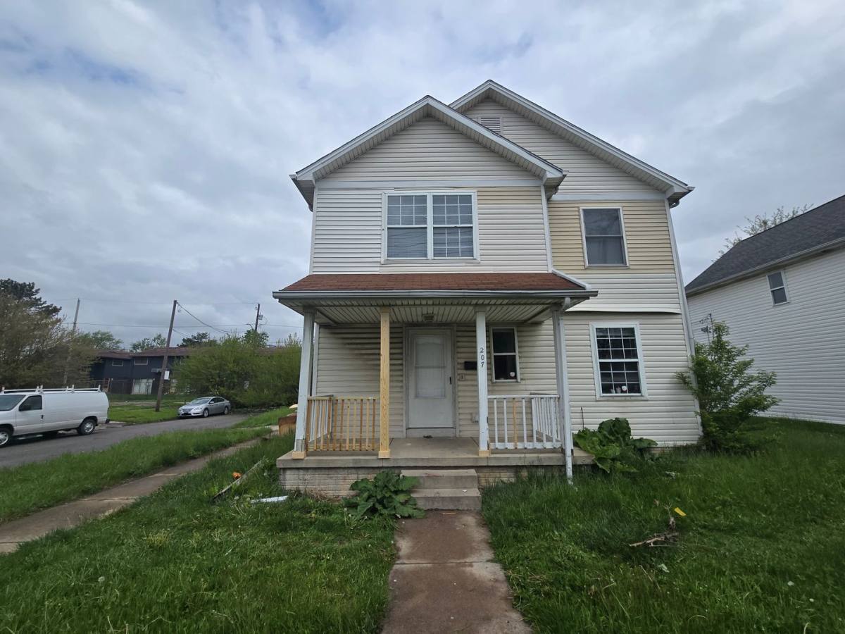 House for rent at 207 E Bancroft St, Toledo, OH 43620