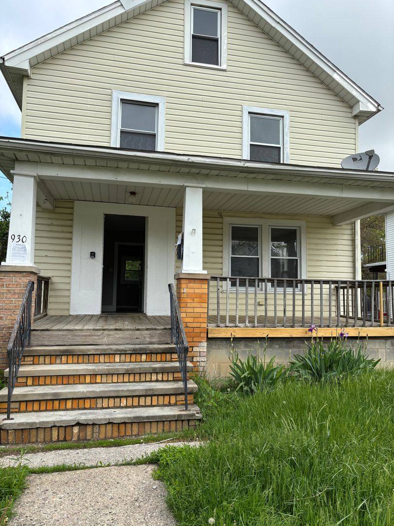 House for rent at 930 W 18th St, Lorain, OH 44052