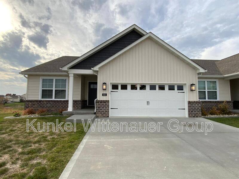 Apartment for rent at 812 Applewood Creek Dr, Fairview Heights, IL 62208