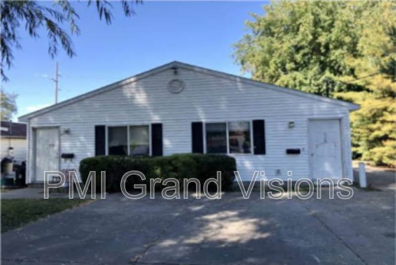 Apartment for rent at 608 Richmond, Mattoon, IL 61938