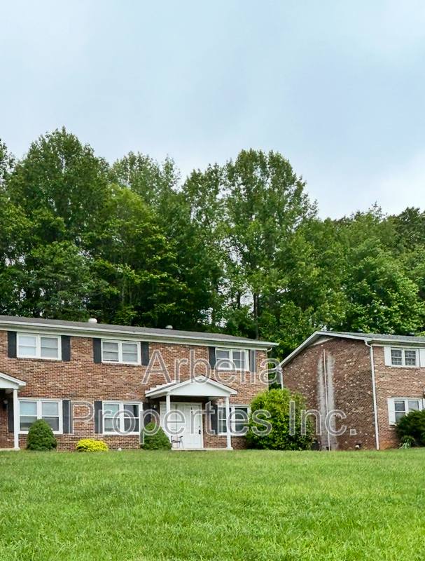 Townhouse for rent at 960 Kendrick Creek Rd #8, Kingsport, TN 37663