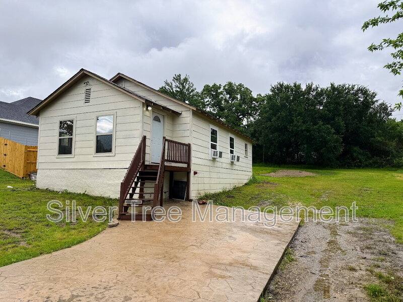 House for rent at 506 W Parnell St, Denison, TX 75020