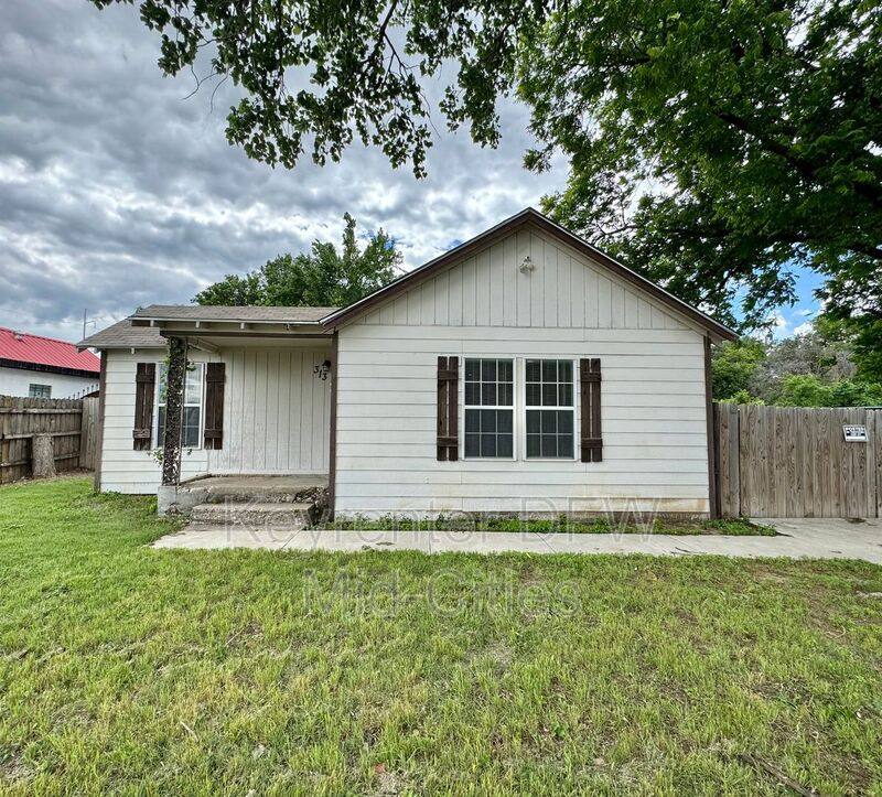 House for rent at 313 Worthview Dr, Fort Worth, TX 76114