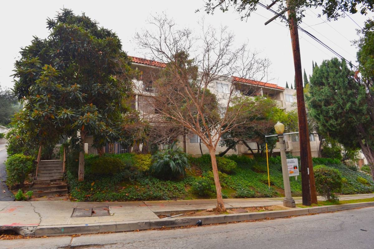 Apartment for rent at 518 E Cypress St, Glendale, CA 91205