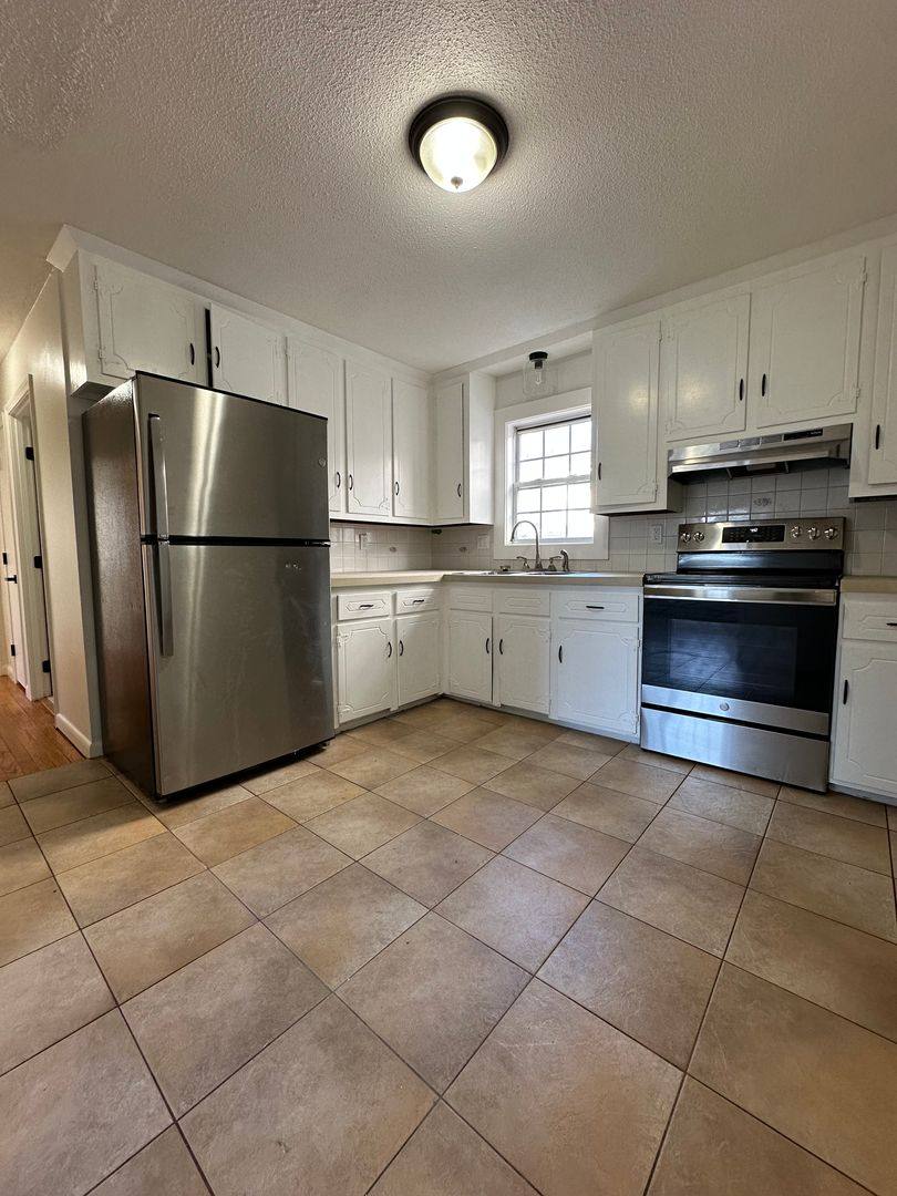 Apartment for rent at 148 Buffinton St, Fall River, MA 02721