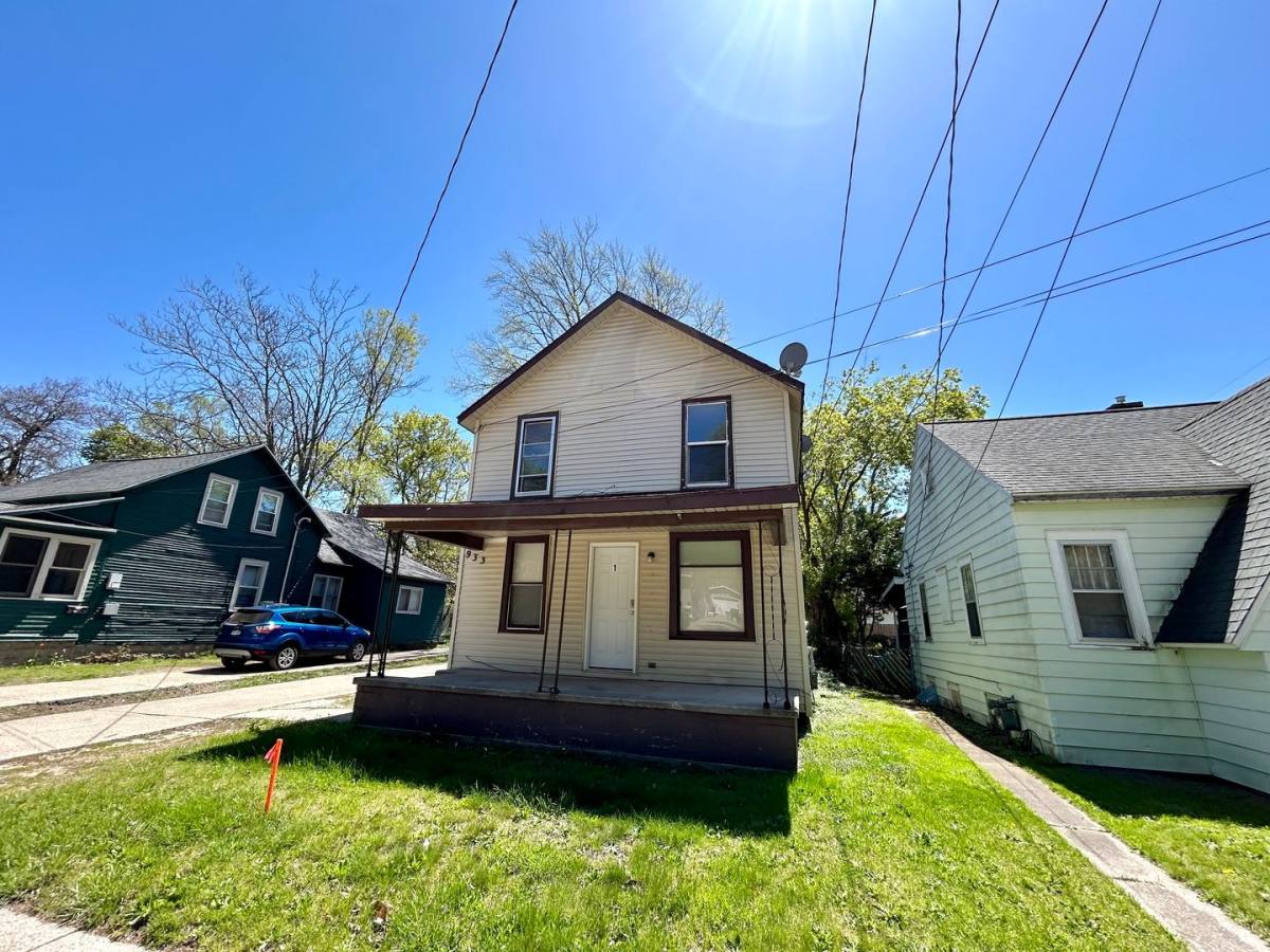 Apartment for rent at 933 W Southern Ave, Muskegon, MI 49441
