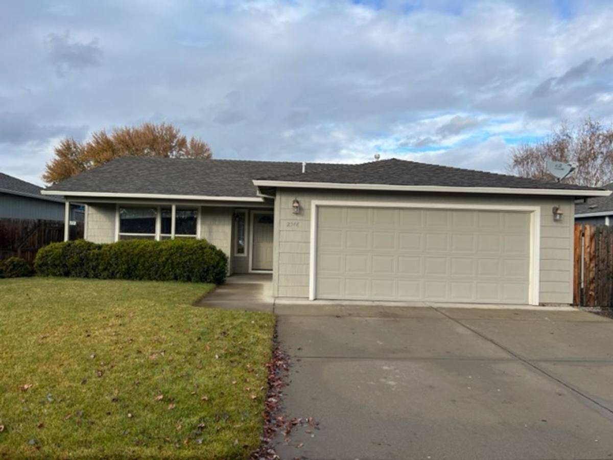 House for rent at 2346 Stonefield Way, Medford, OR 97501