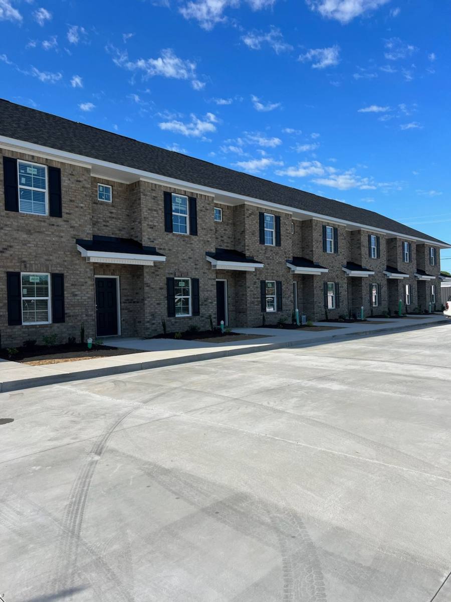 Townhouse for rent at 205 E Broad St, Darlington, SC 29532