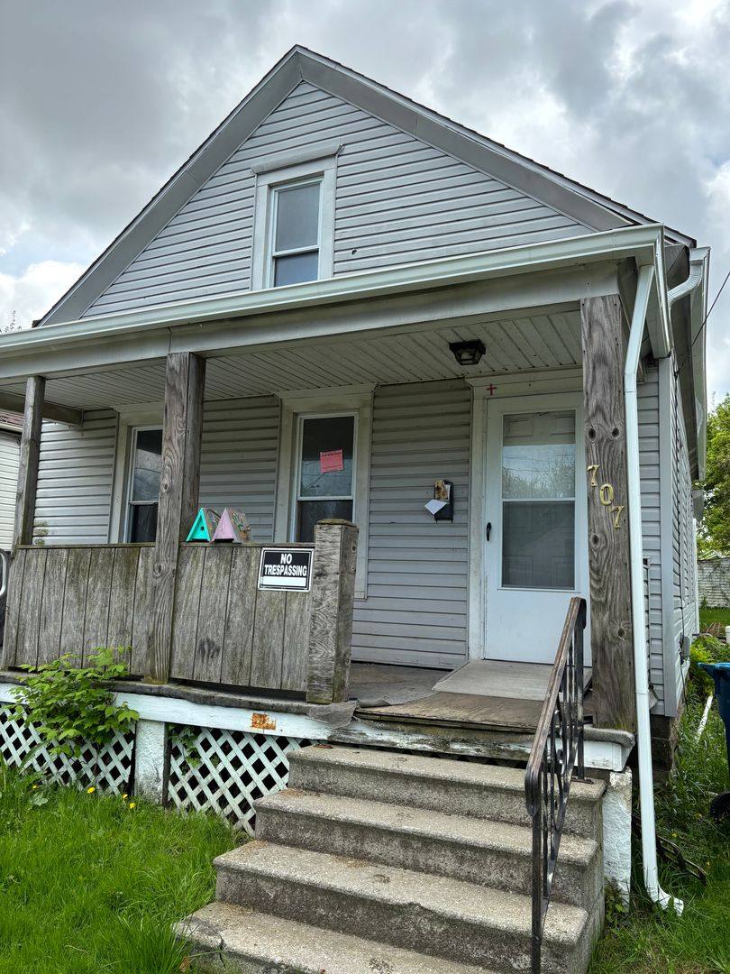 House for rent at 707 W 18th St, Lorain, OH 44052