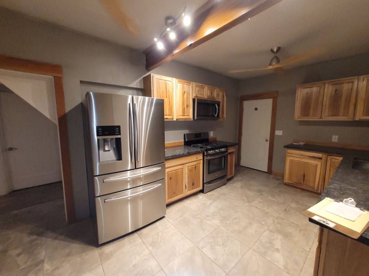 House for rent at 1001 Lozier Lane, Medford, OR 97501
