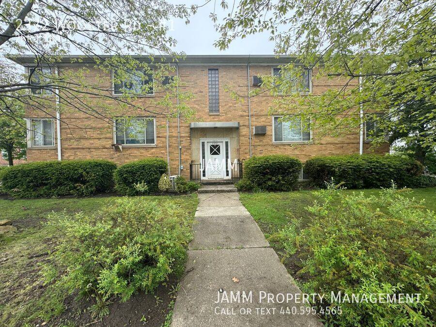 Apartment for rent at 2372 Wooster Rd #1, Rocky River, OH 44116