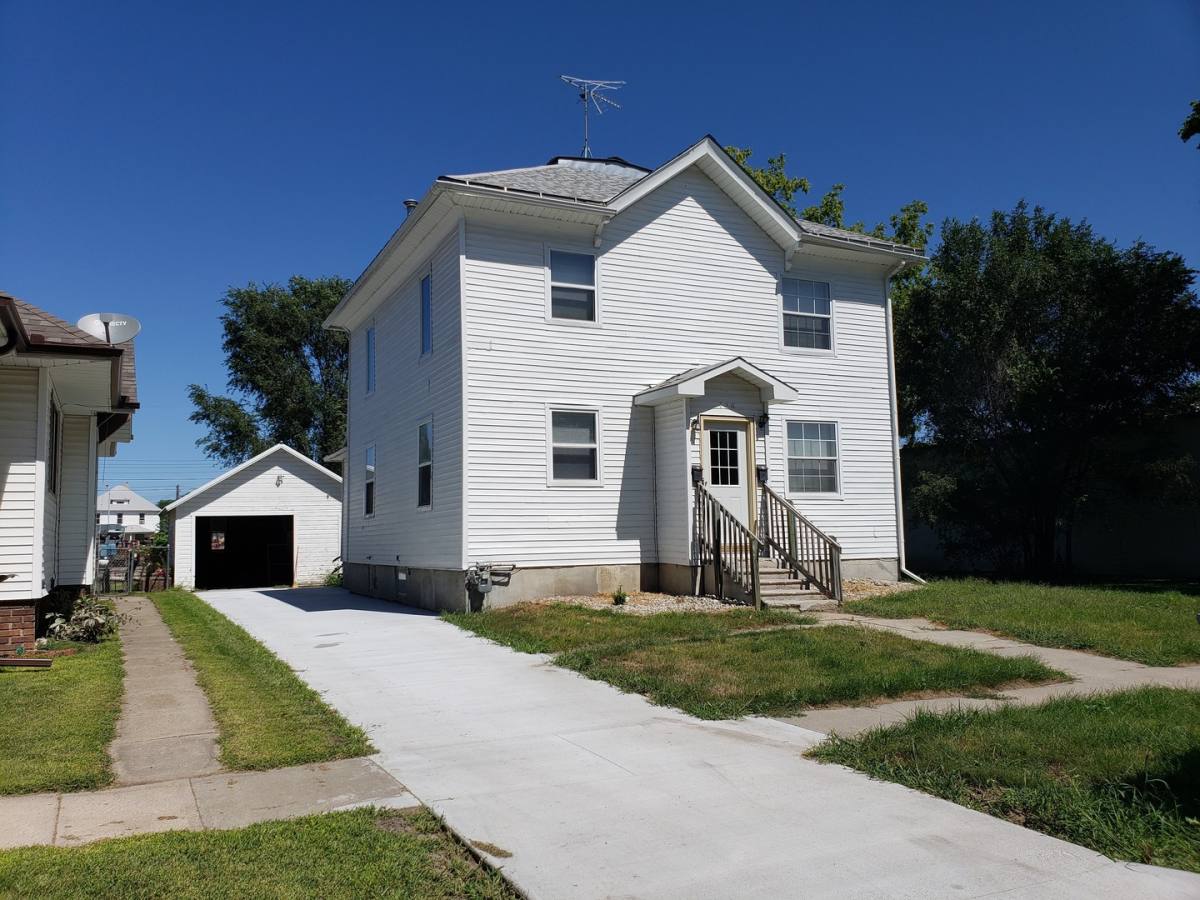 Apartment for rent at 106 W Phillip Ave, Norfolk, NE 68701