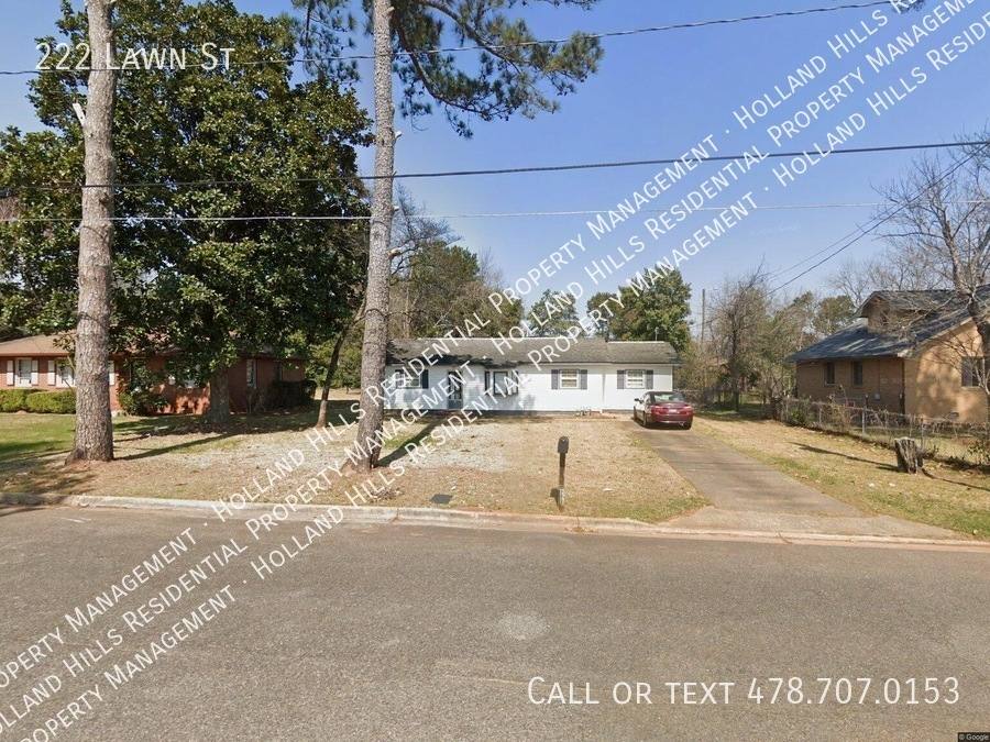 House for rent at 222 Lawn St, Fort Valley, GA 31030