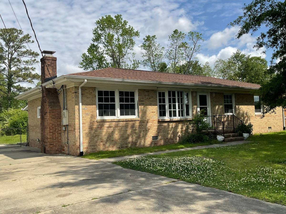 House for rent at 104 Greencrest Circle, Jacksonville, NC 28540