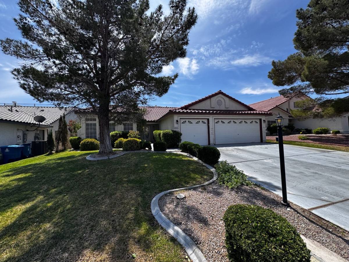 House for rent at 5117 Elm Grove Dr, Las Vegas, NV 89130