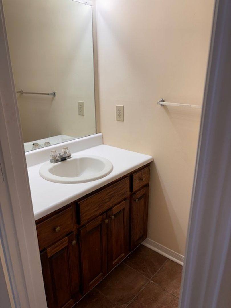 Apartment for rent at 1846 Darby Dr, Florence, AL 35630