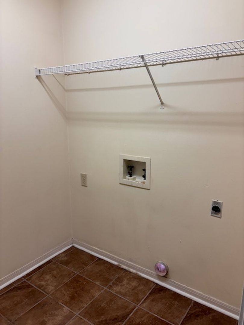 Apartment for rent at 1846 Darby Dr, Florence, AL 35630