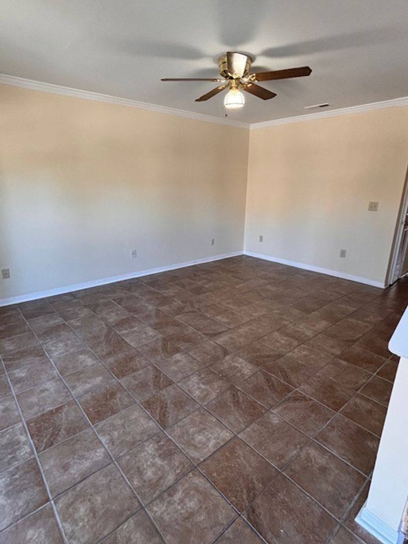Apartment for rent at 1846 Darby Dr, Florence, AL 35630