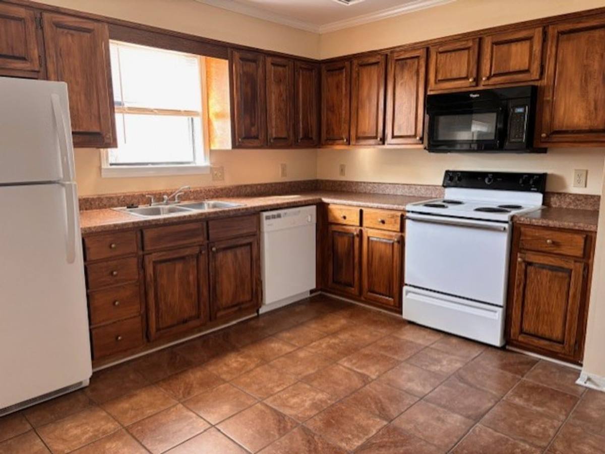 Apartment for rent at 1846 Darby Dr, Florence, AL 35630