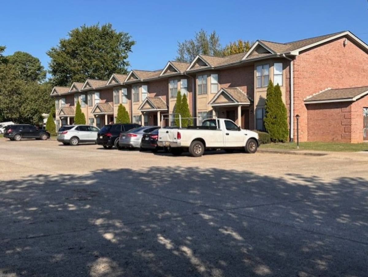 Apartment for rent at 1846 Darby Dr, Florence, AL 35630