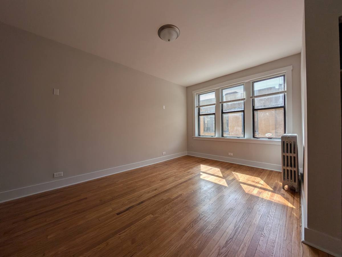 1540 N Kedzie Blvd #3M, Chicago, IL 60647