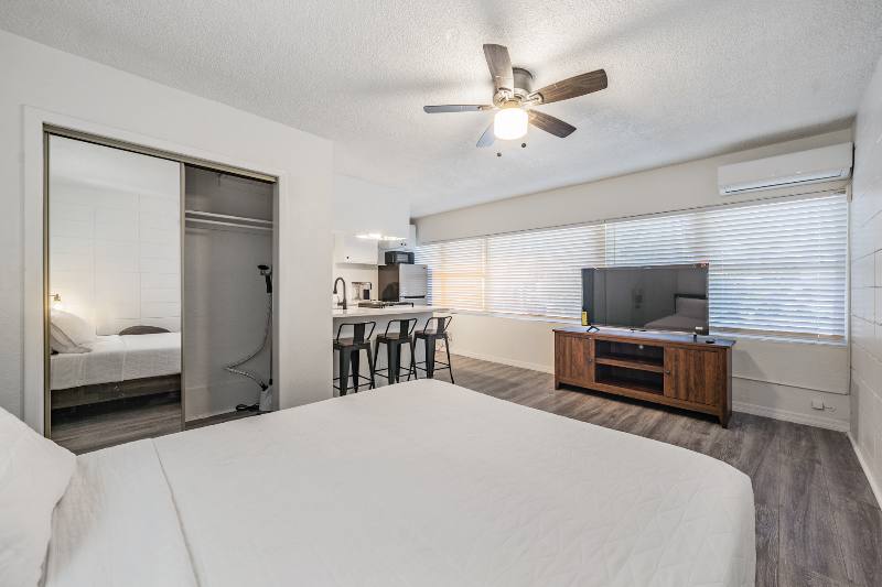 Apartment for rent at 425 2nd St N, Saint Petersburg, FL 33701