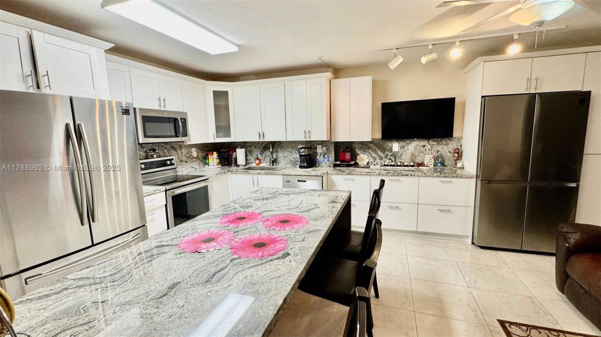 Townhouse for rent at 20381 NE 30th Ave, Miami, FL 33180