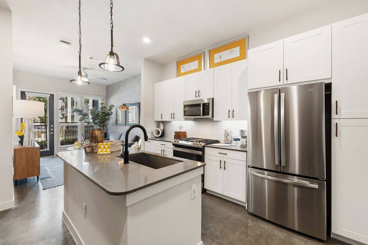 Apartment for rent at 2121 Edwards St #AHSY1, Houston, TX 77007