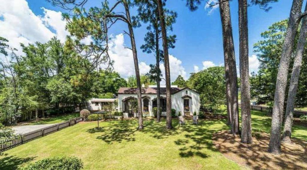 House for rent at 109 Gaston Ave, Fairhope, AL 36532