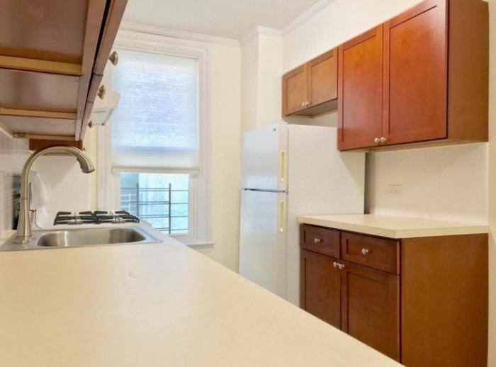 Townhouse for rent at 557 79th St #2, Brooklyn, NY 11209