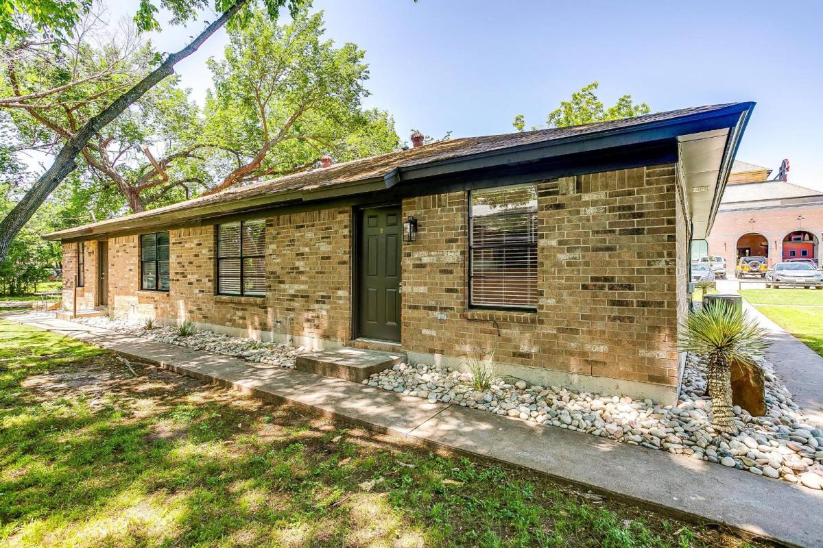 Apartment for rent at 101 W Eldred St #D, Burleson, TX 76028