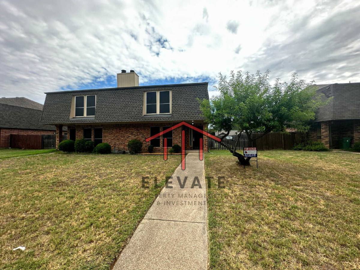Townhouse for rent at 1305 Lovell Dr, Arlington, TX 76012
