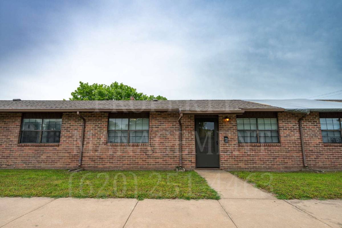 Apartment for rent at 901 Harding St #2, Coffeyville, KS 67337