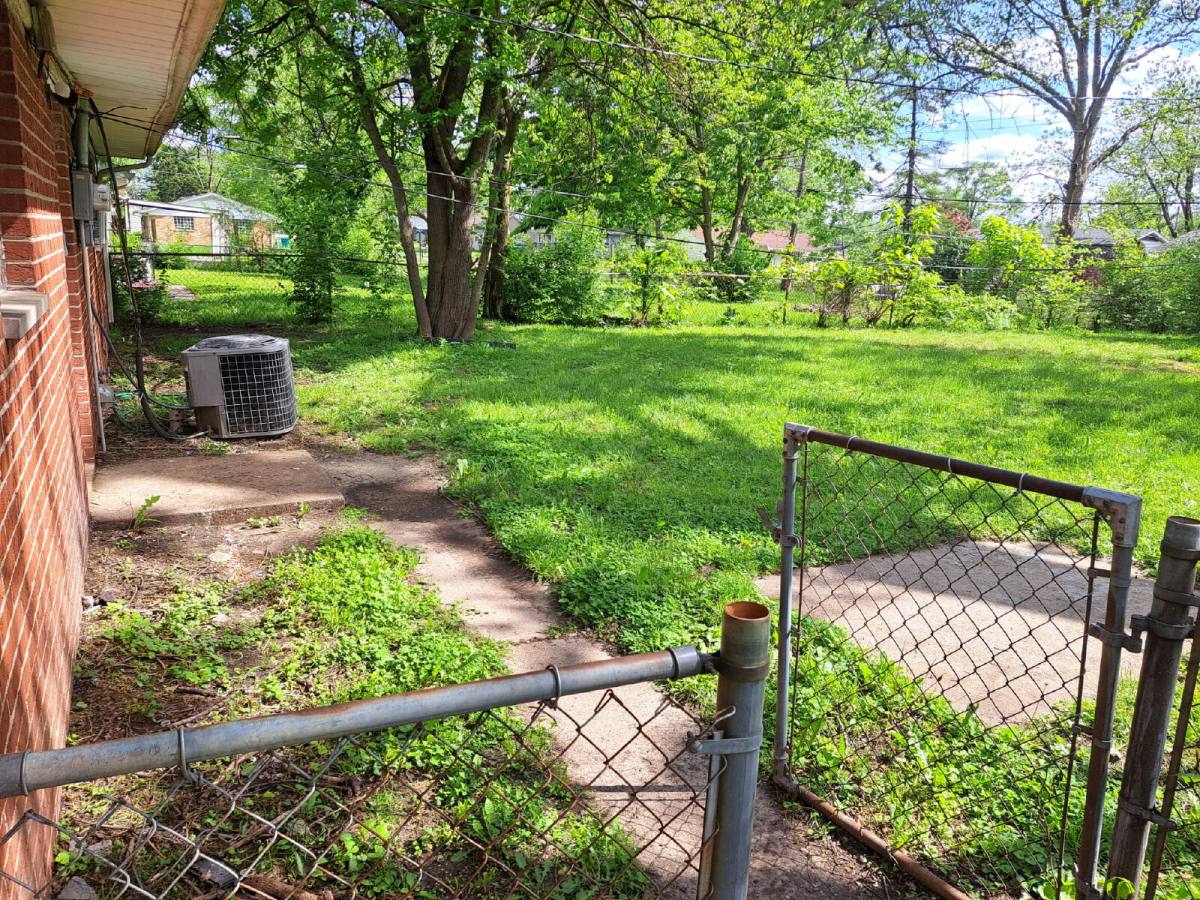 House for rent at 2016 Louise Ave, East Saint Louis, IL 62206