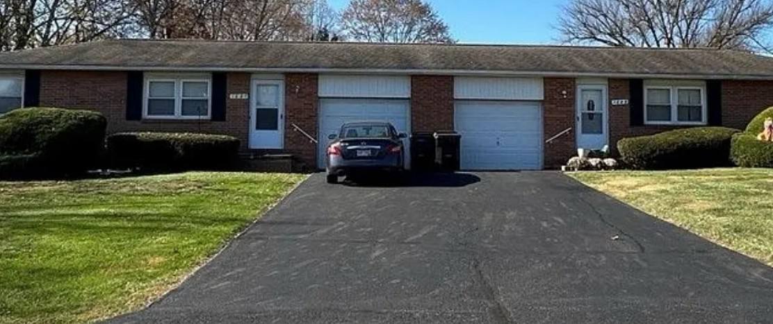 Townhouse for rent at 1827 Kipling Ave NW, Massillon, OH 44646
