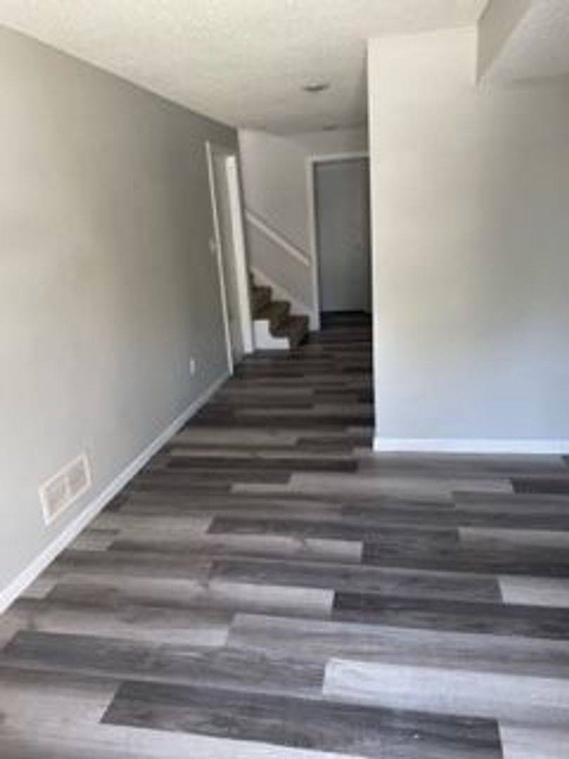 Townhouse for rent at 327 NW Gibson Rd, Lees Summit, MO 64063