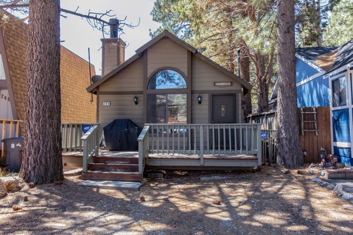House for rent at 744 E Meadow Lane, Big Bear City, CA 92314