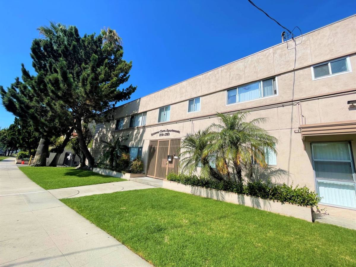 Apartment for rent at 1719-1723 Grismer Ave, Burbank, CA 91504