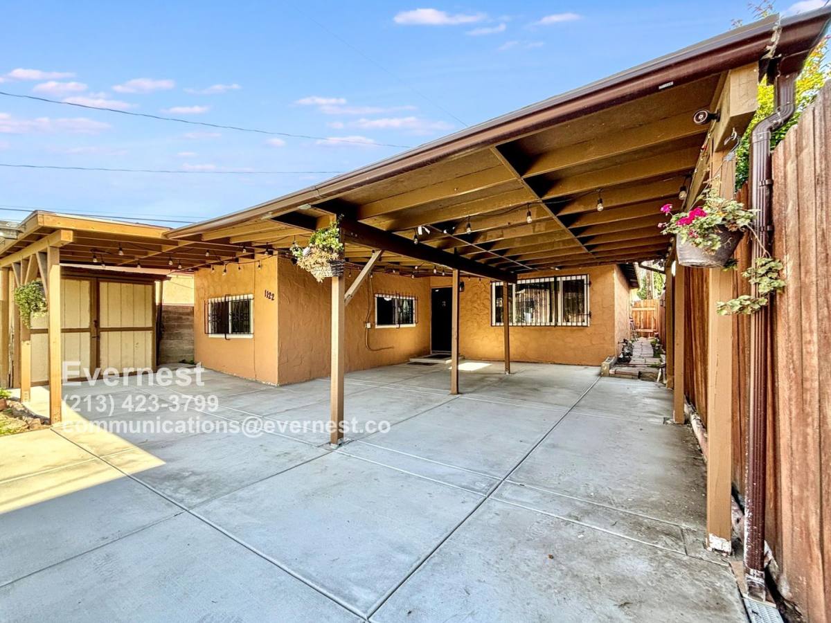 House for rent at 1122 E 60th St, Los Angeles, CA 90001