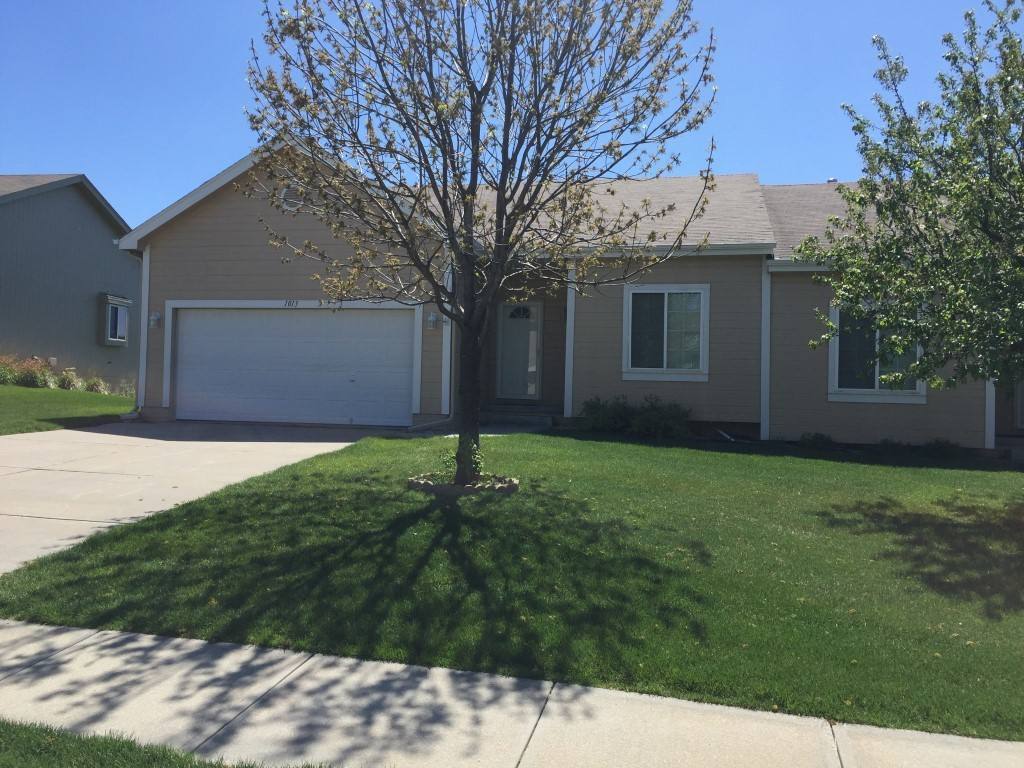 Townhouse for rent at 1013 Edward St, Papillion, NE 68046