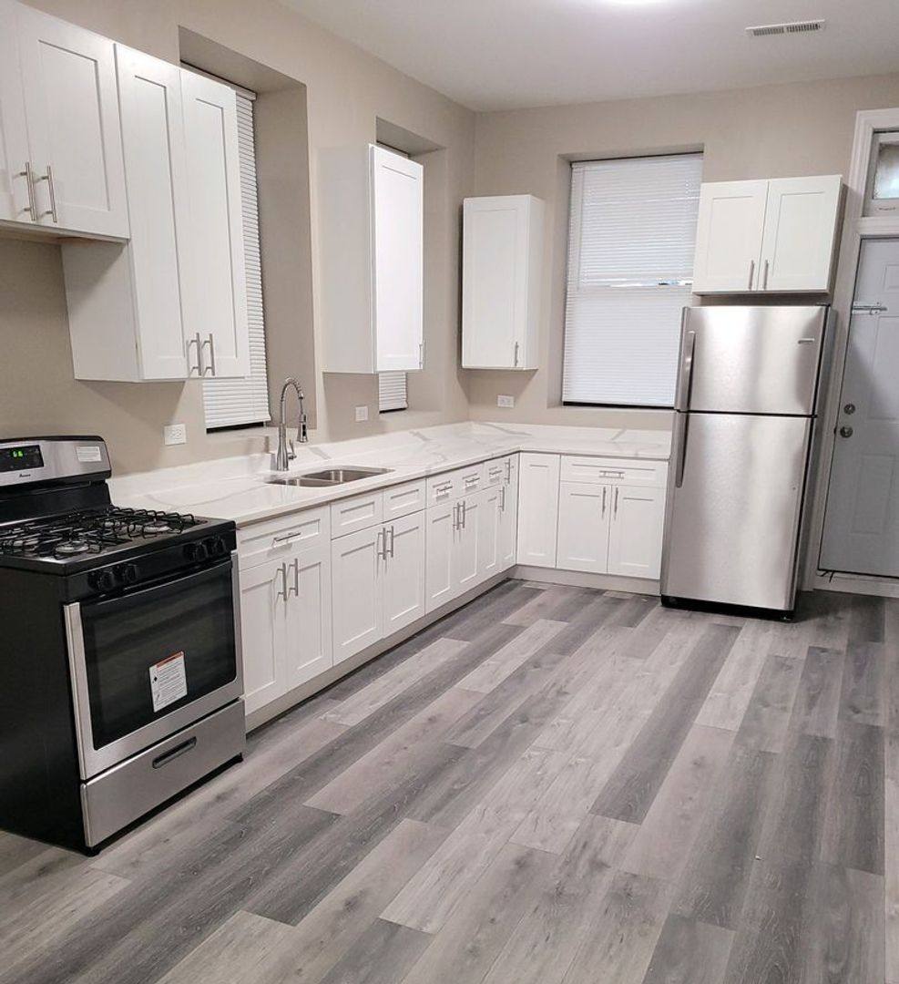 Apartment for rent at 2230 S Sawyer Ave, Chicago, IL 60623